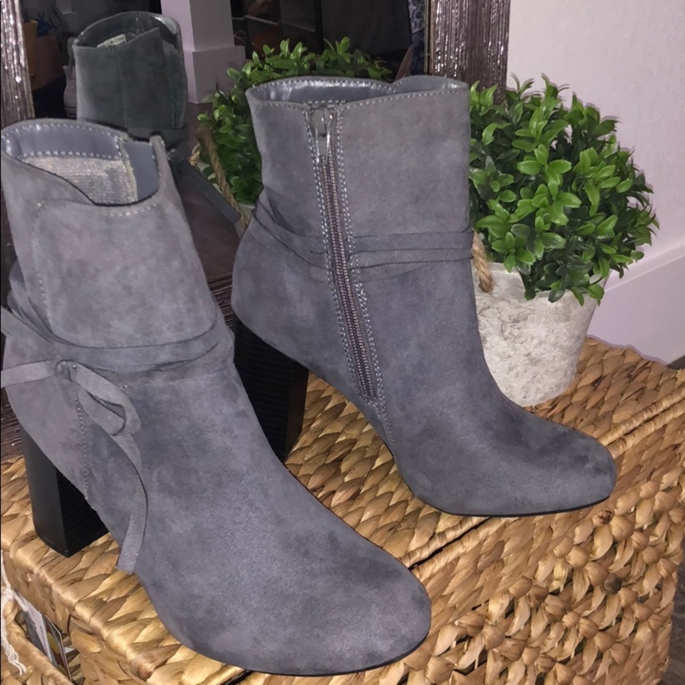 ANKLE BOOTIES